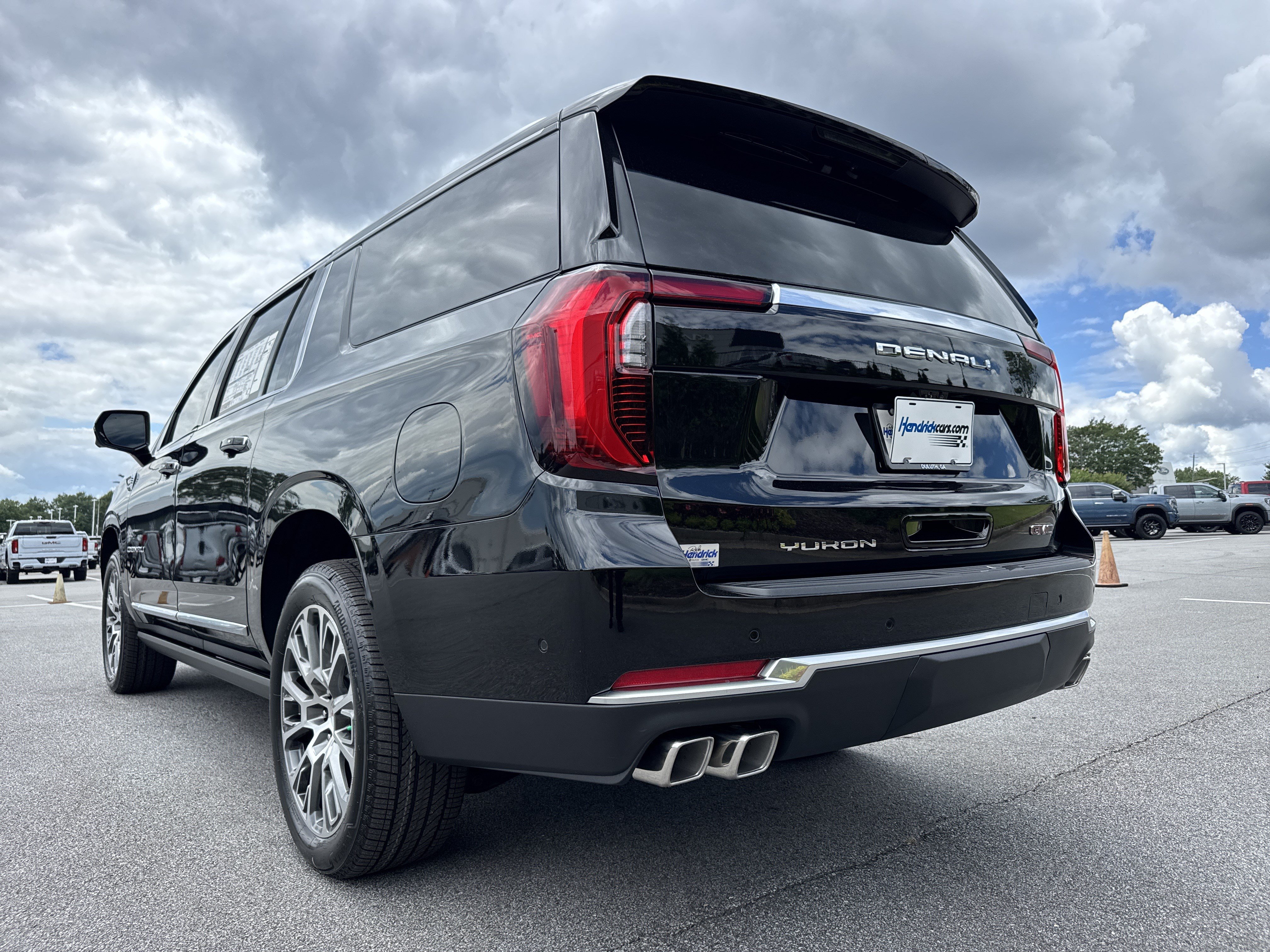 New 2026 GMC Yukon XL Denali w/ Denali Reserve Package AWD/4WD image 8