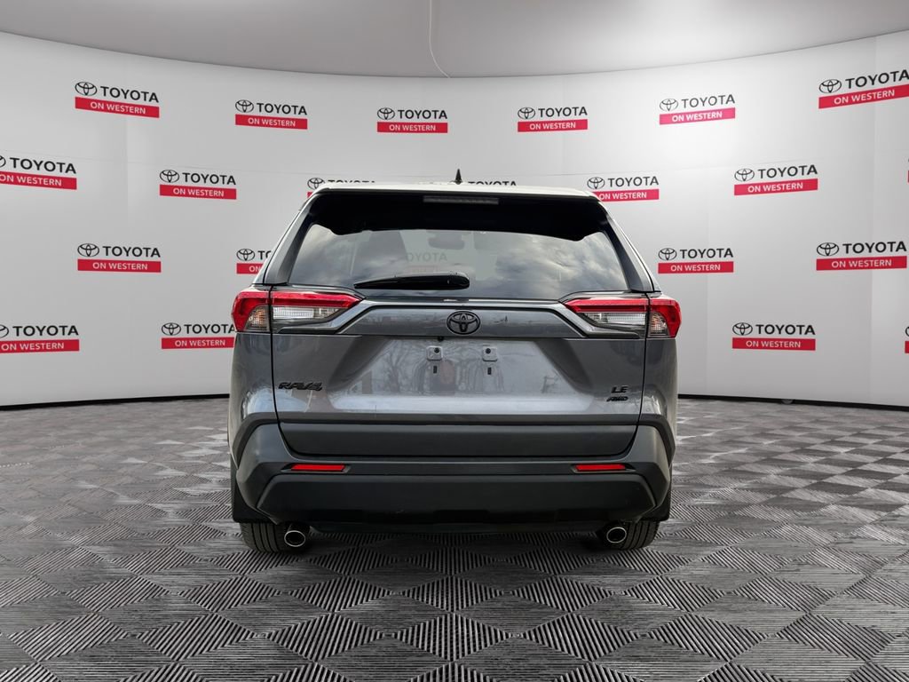 Used 2022 Toyota RAV4 LE image 4