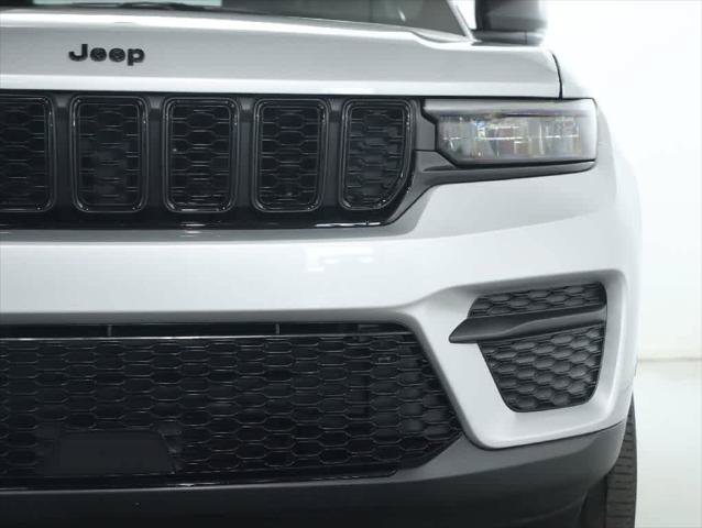 Certified 2024 Jeep Grand Cherokee Altitude AWD/4WD image 7