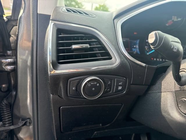 Used 2020 Ford Edge Titanium FWD image 15