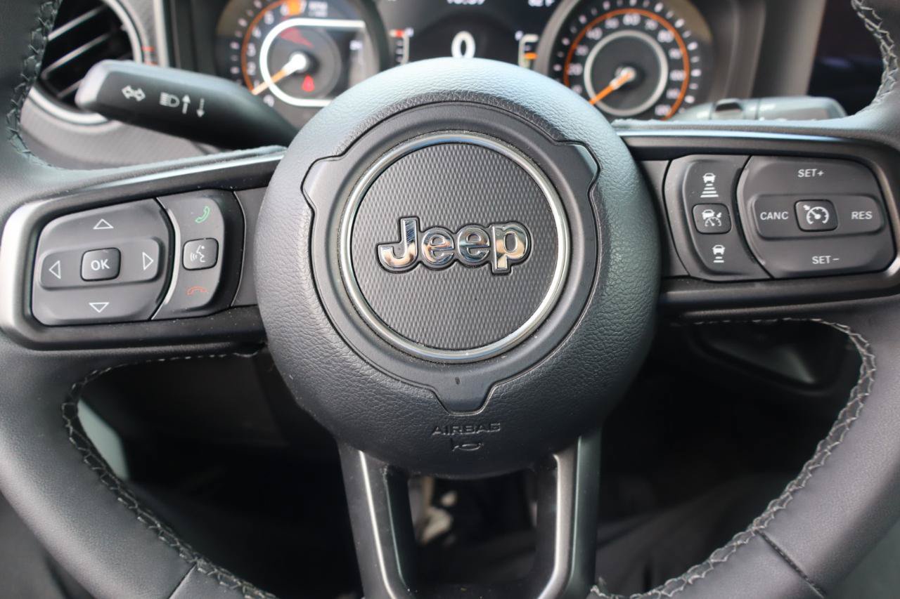 Used 2026 Jeep Wrangler Unlimited Rubicon AWD/4WD image 16