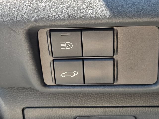 Used 2022 Toyota Highlander XLE AWD/4WD image 32