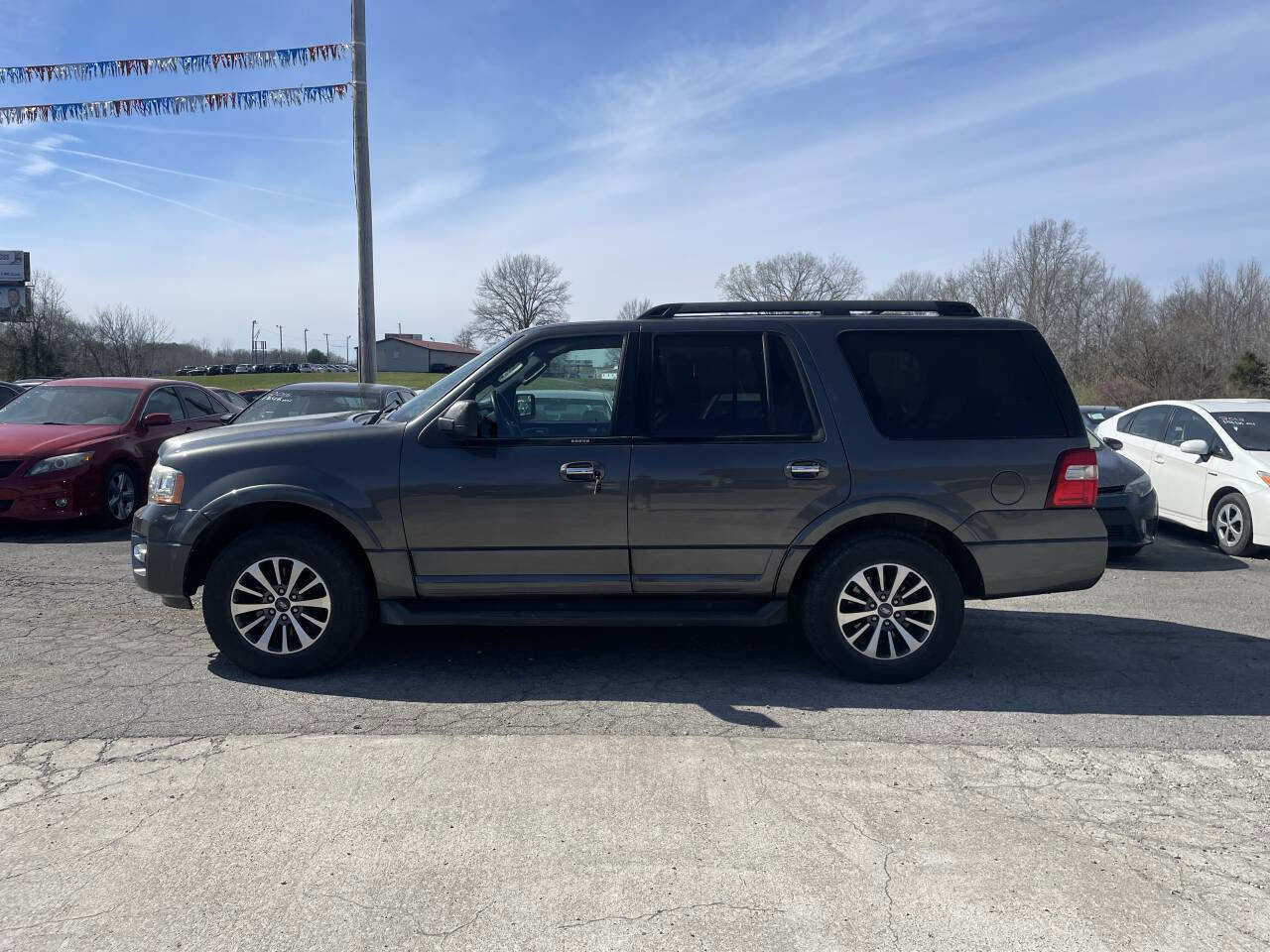 Used 2015 Ford Expedition XLT w/ Equipment Group 201A AWD/4WD image 3