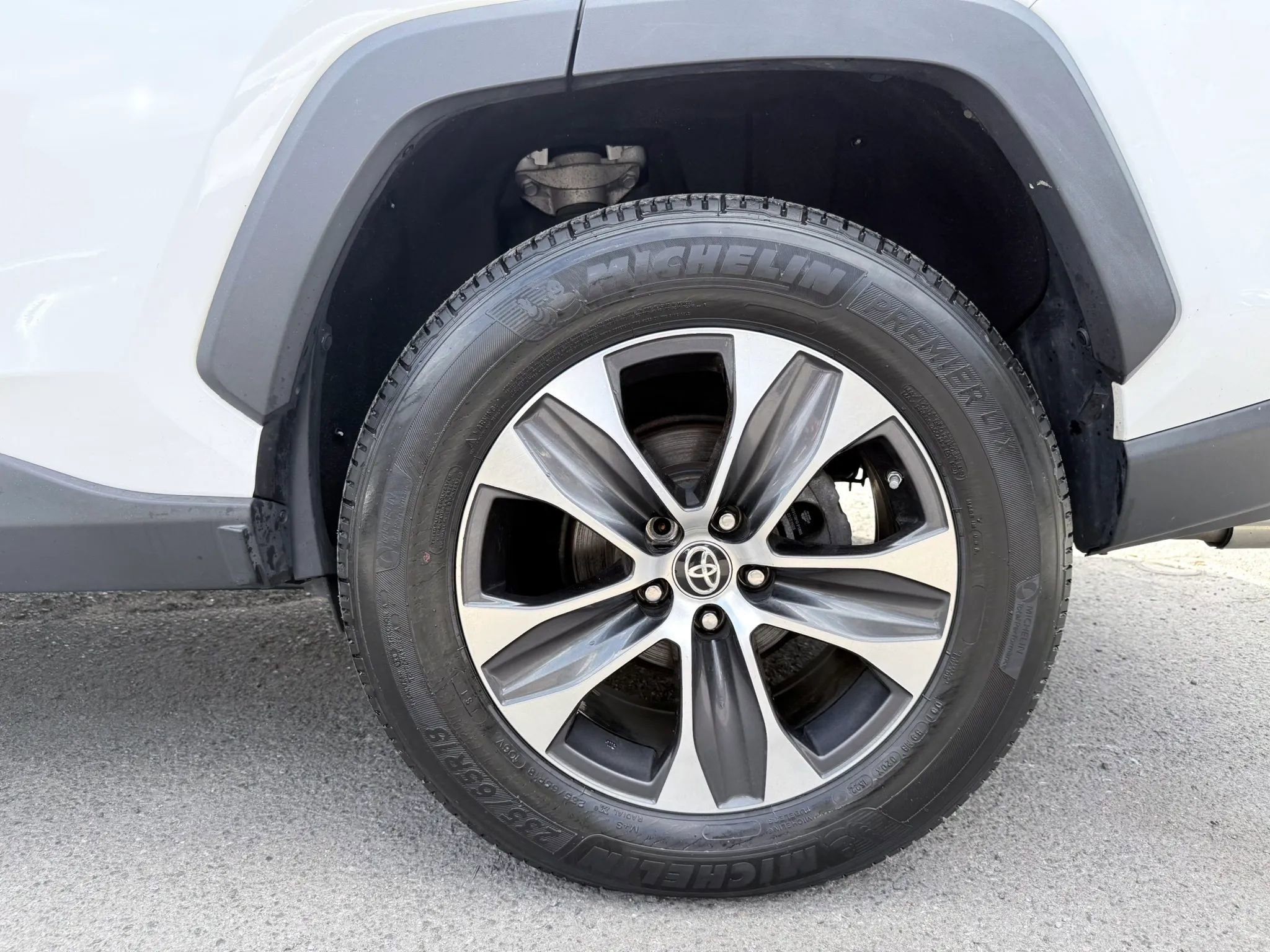 Used 2019 Toyota RAV4 LE w/ All Weather Liner Package AWD/4WD image 10