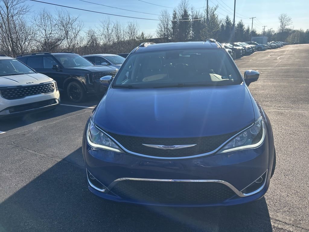 Used 2020 Chrysler Pacifica Limited w/ Tire & Wheel Group image 2