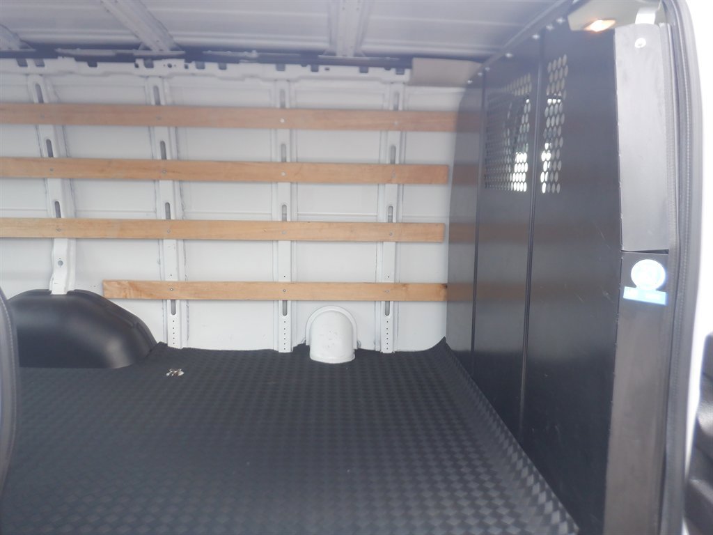 Used 2023 GMC Savana 2500 G2500 w/ Driver Convenience Package image 9