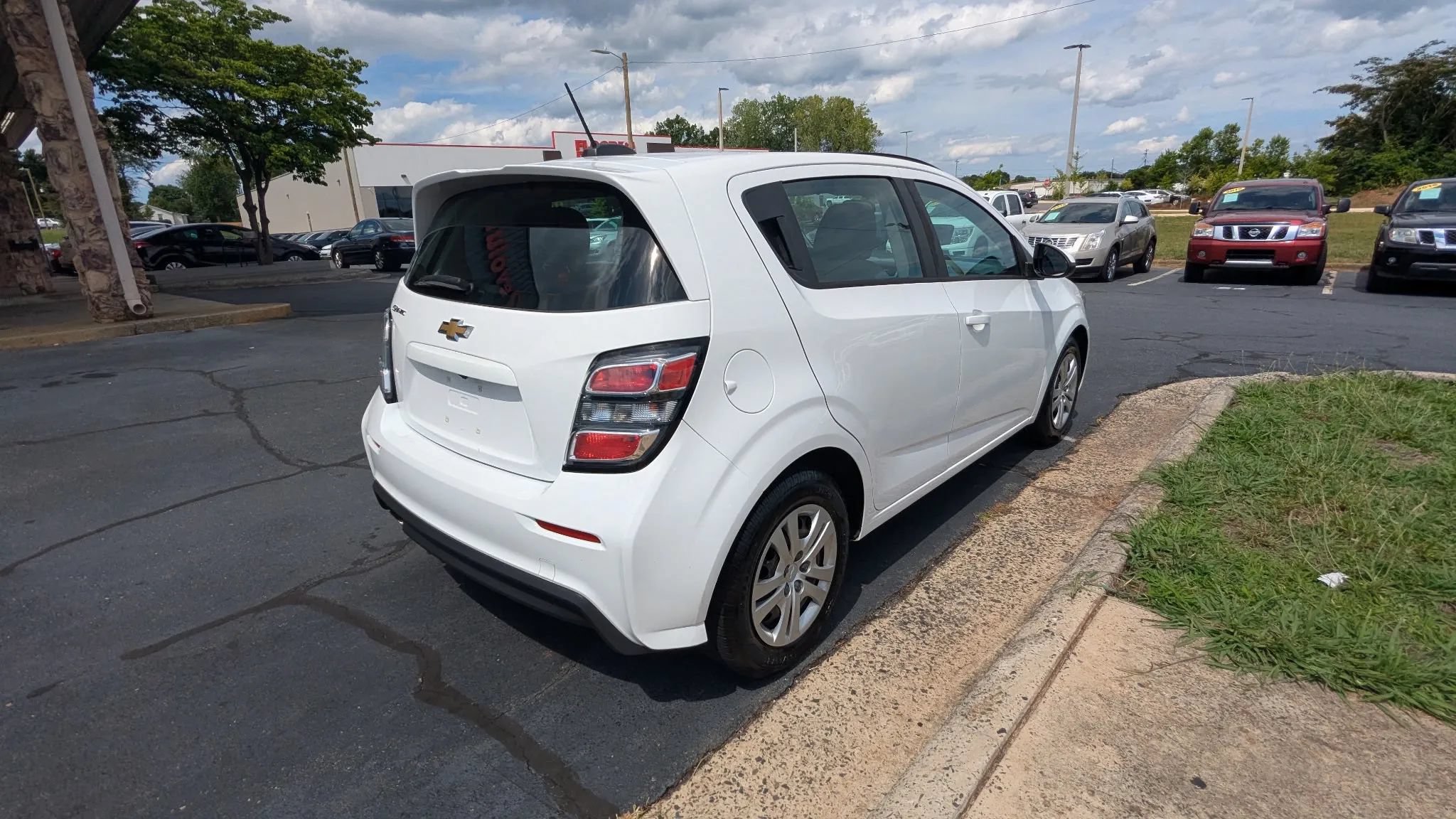 Used 2017 Chevrolet Sonic LT FWD image 7