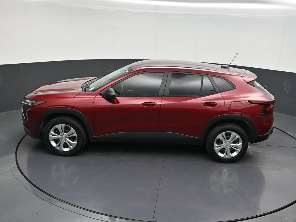 Used 2024 Chevrolet Trax LS FWD image 16