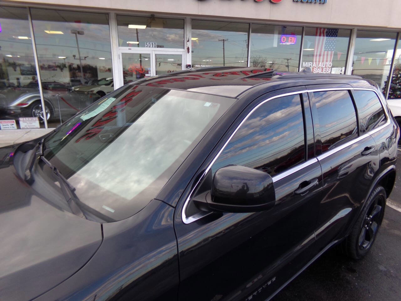Used 2014 Jeep Grand Cherokee Altitude AWD/4WD image 7