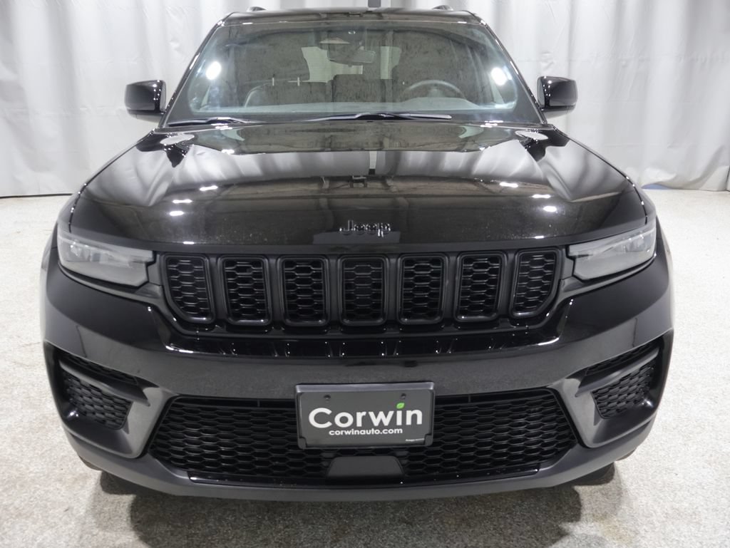 Used 2023 Jeep Grand Cherokee Altitude AWD/4WD image 8