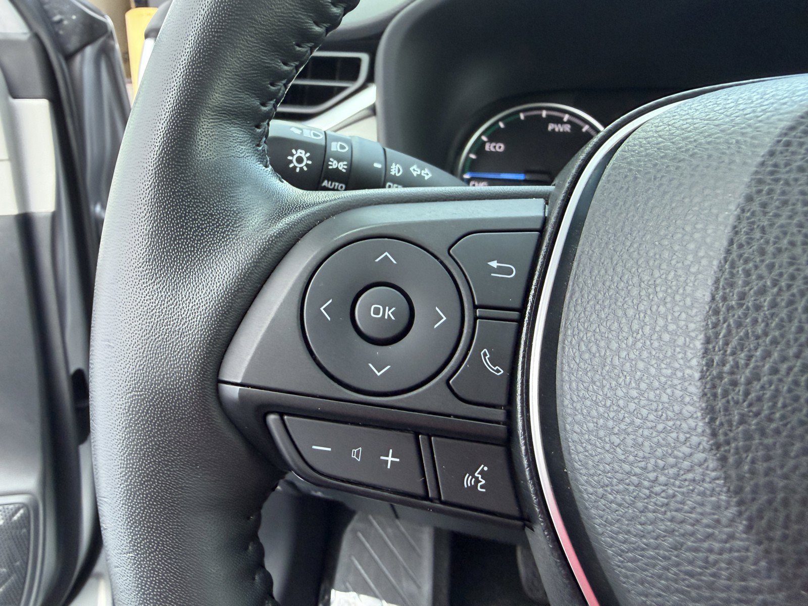 Used 2022 Toyota RAV4 XLE Premium AWD/4WD image 15
