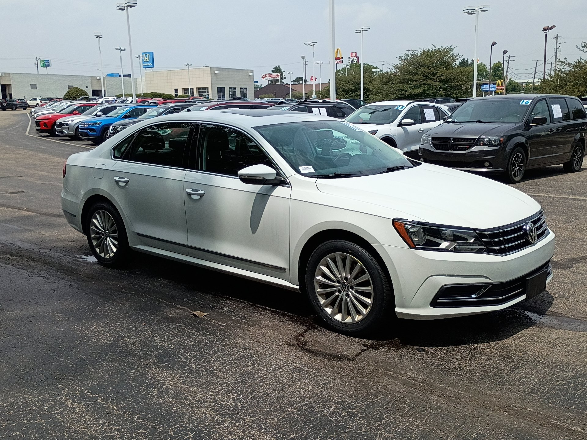 Used 2017 Volkswagen Passat 1.8T SE FWD image 1