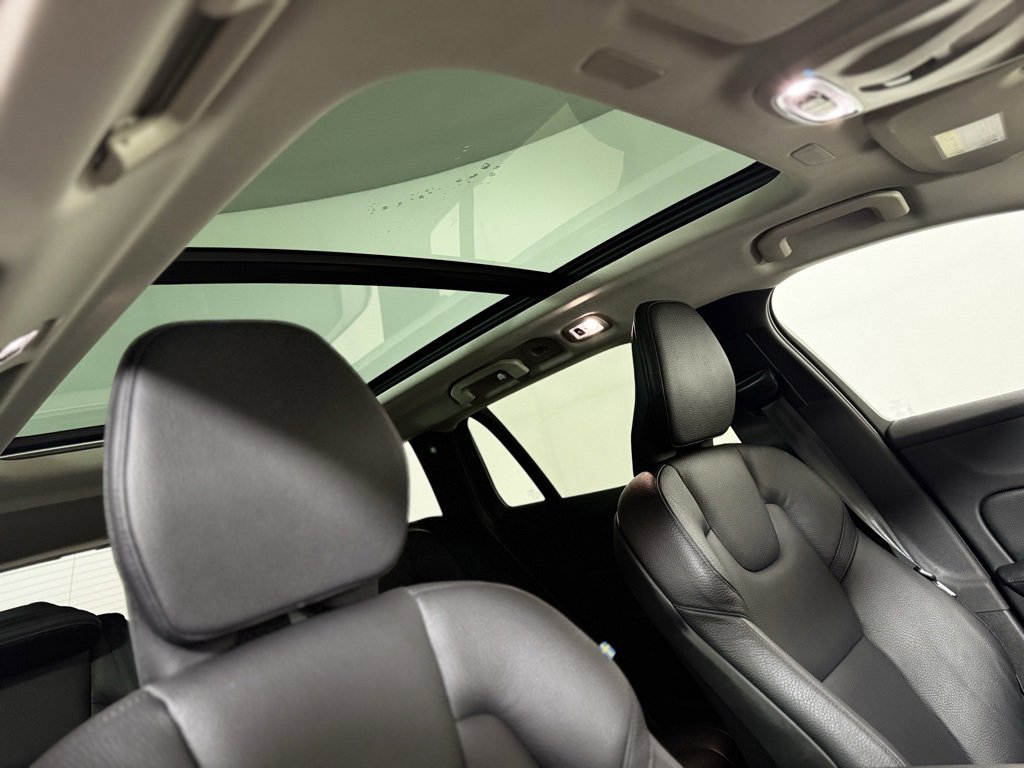 Used 2021 Volvo V60 T5 Cross Country w/ Climate Package image 10