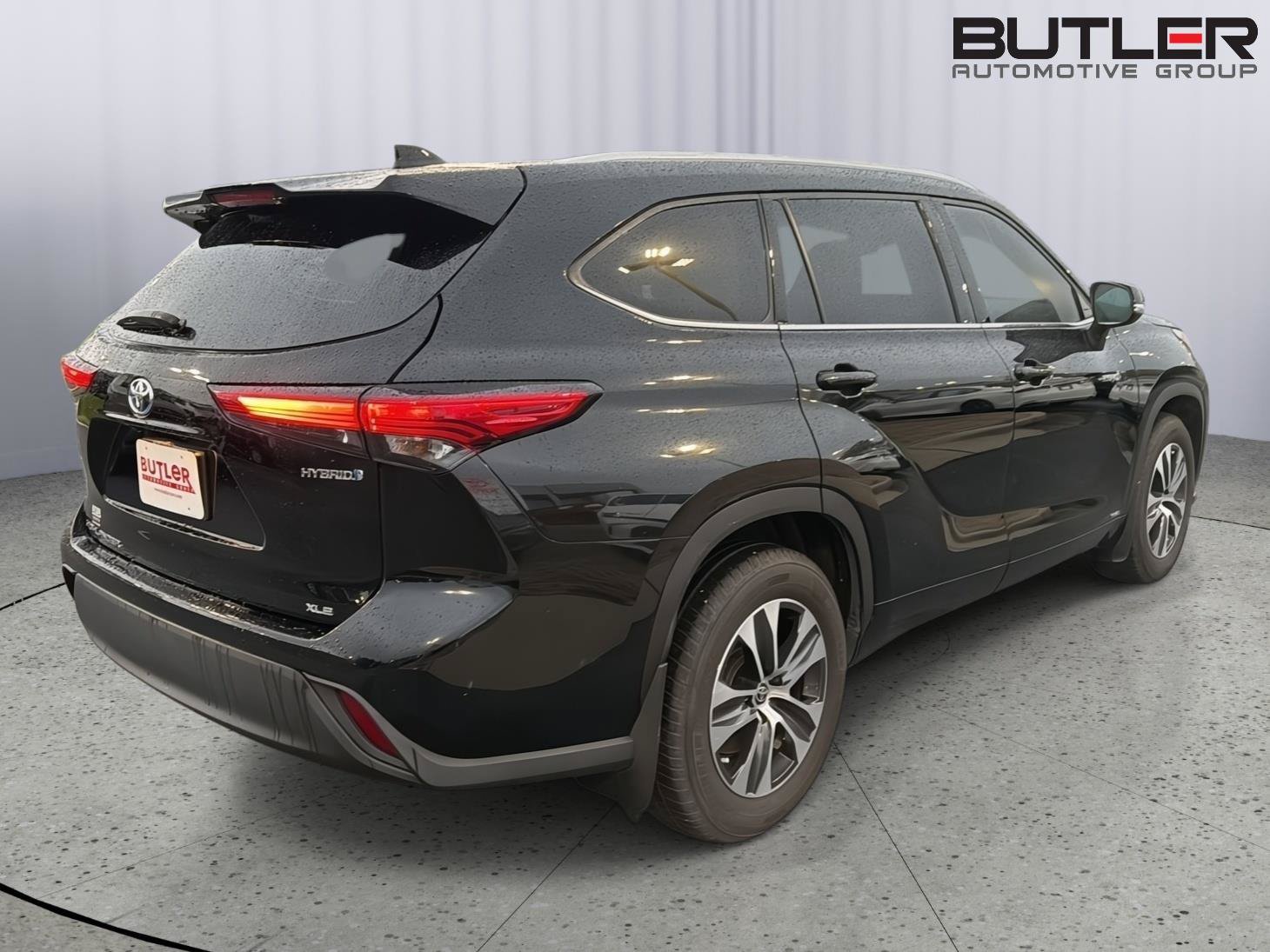 Certified 2021 Toyota Highlander XLE AWD/4WD image 6