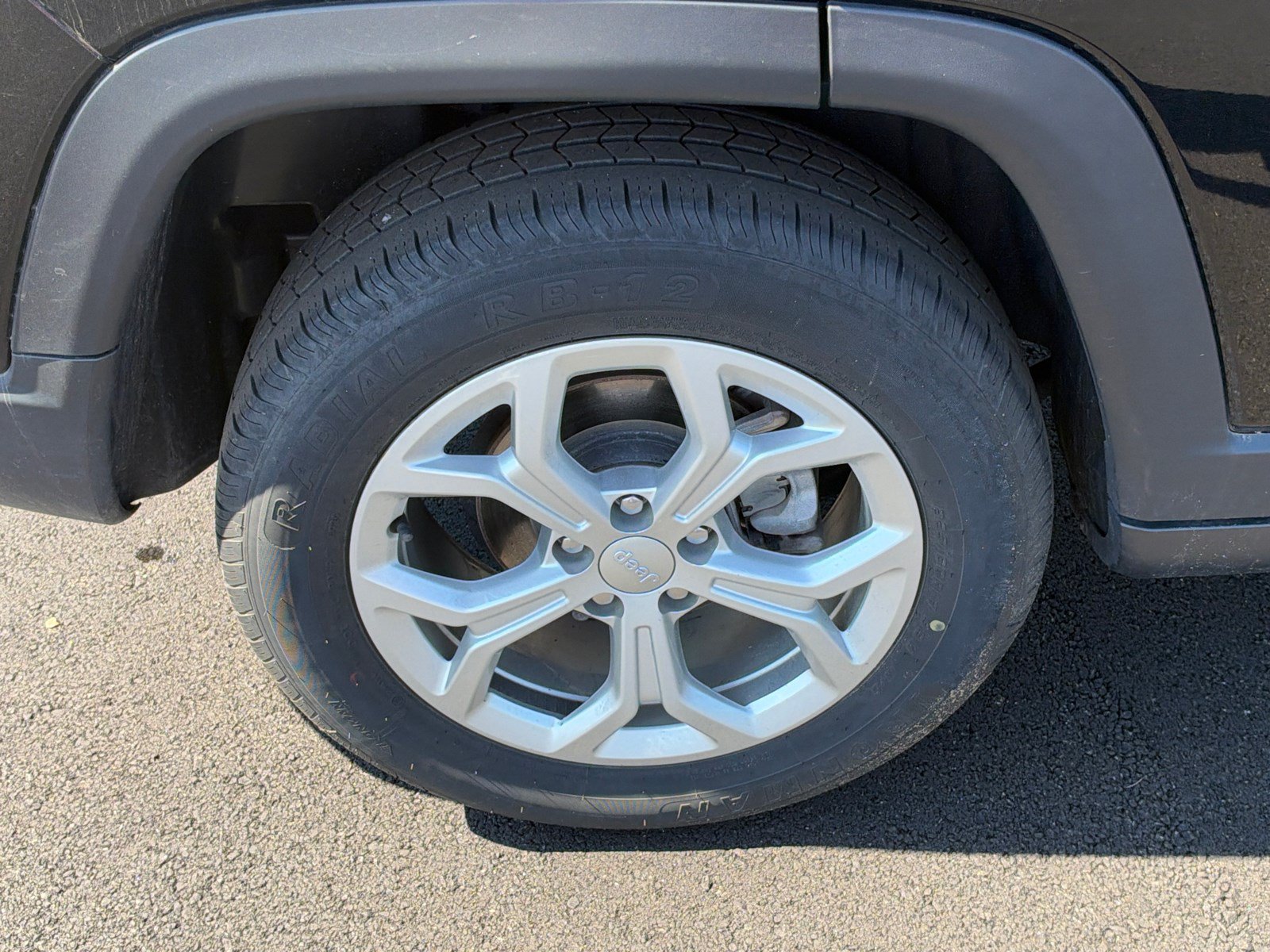 Used 2024 Jeep Compass Latitude AWD/4WD image 17