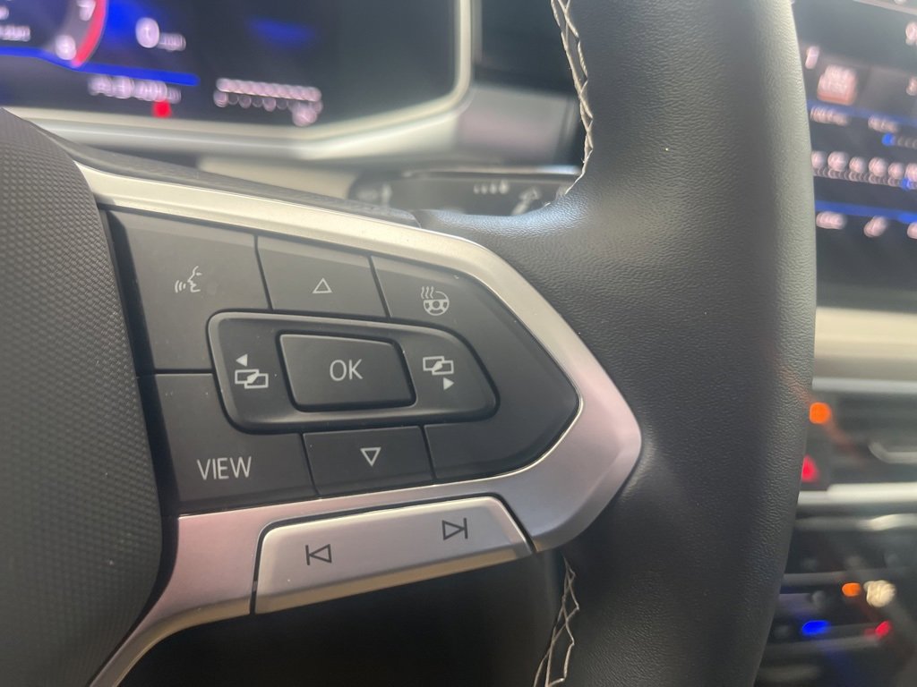 Certified 2025 Volkswagen Taos SE image 21