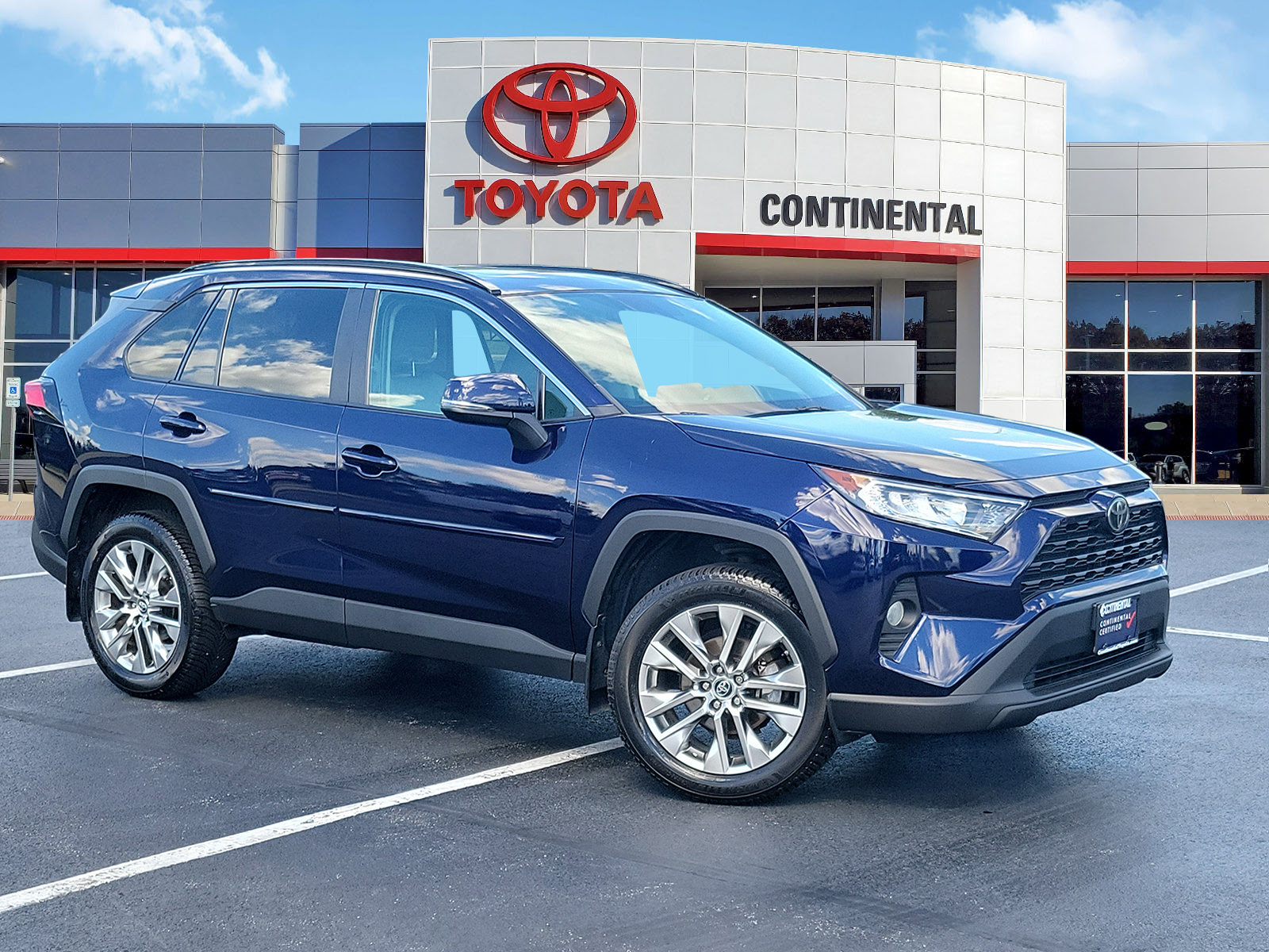 Used 2019 Toyota RAV4 XLE Premium w/ Cold Weather Package AWD/4WD image 2