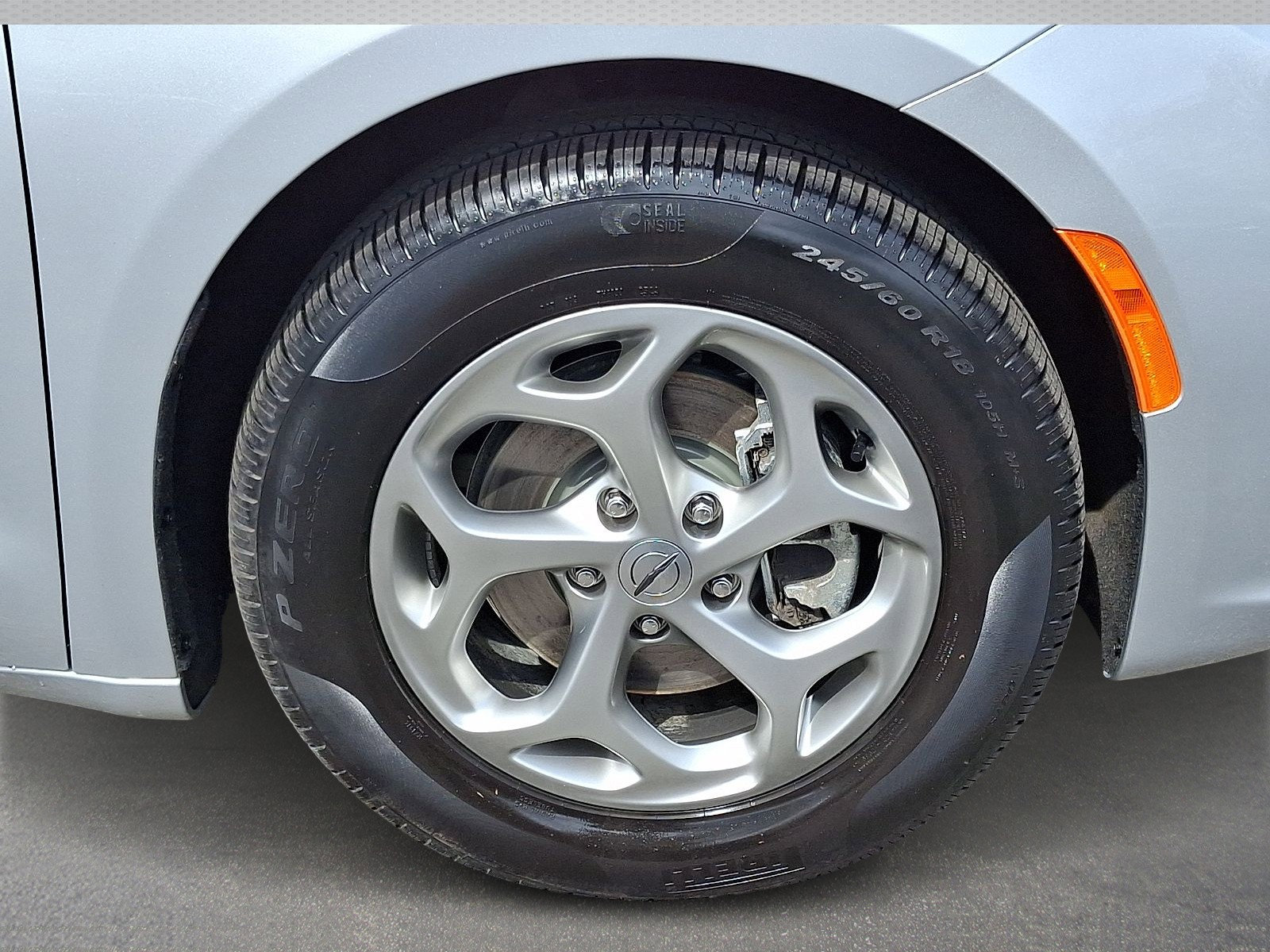 Used 2024 Chrysler Pacifica Limited image 8