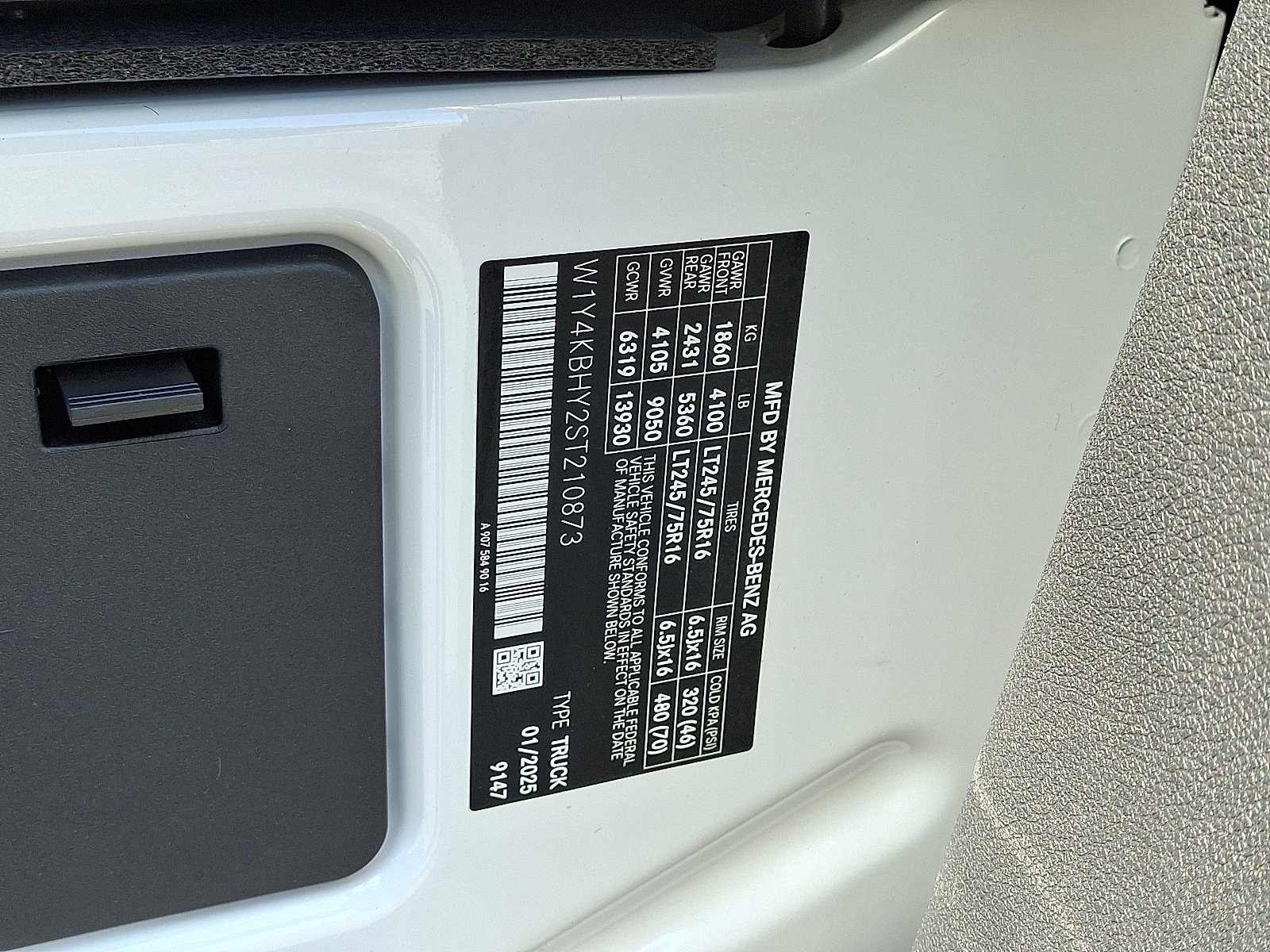 Used 2025 Mercedes-Benz Sprinter 2500 image 27