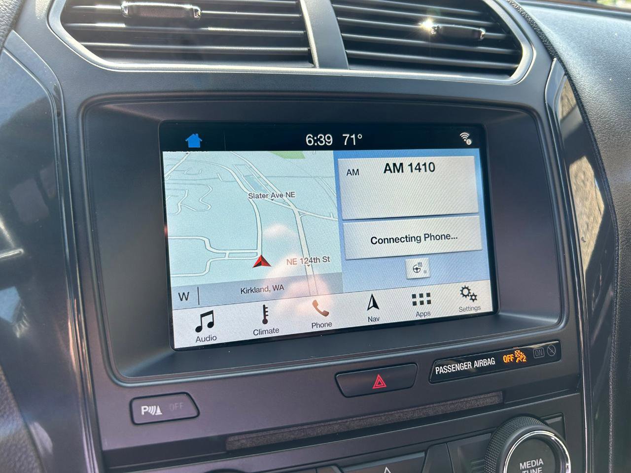 Used 2018 Ford Explorer XLT w/ Equipment Group 202A FWD image 21