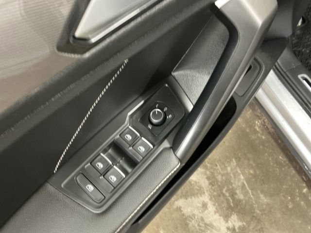 Used 2022 Volkswagen Tiguan SE R-Line image 37