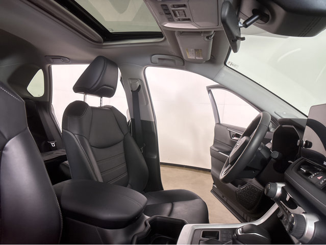 Used 2023 Toyota RAV4 XLE Premium image 28
