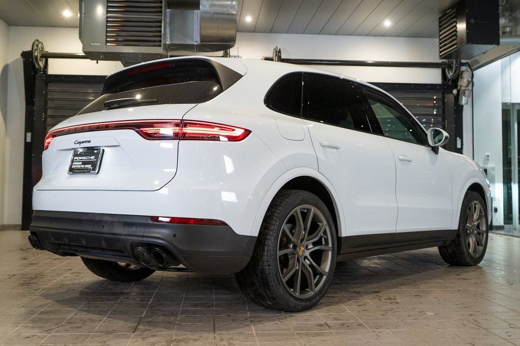 Certified 2023 Porsche Cayenne Platinum Edition image 10