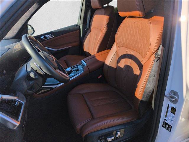 Used 2025 BMW X7 M60i image 17