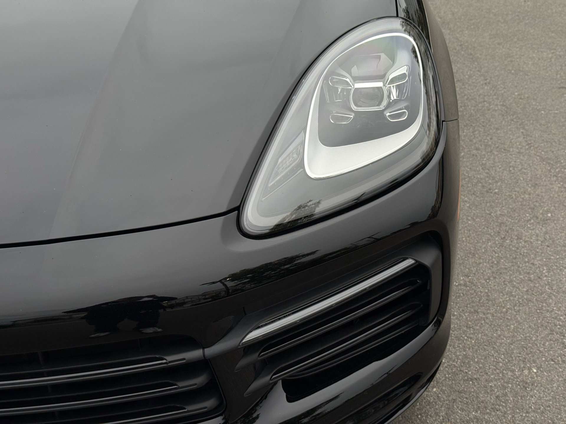 Certified 2022 Porsche Cayenne Platinum Edition image 11