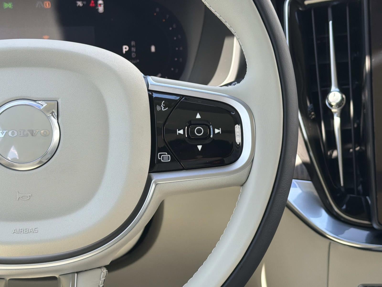 New 2026 Volvo XC90 B6 Ultra w/ Protection Package AWD/4WD image 9