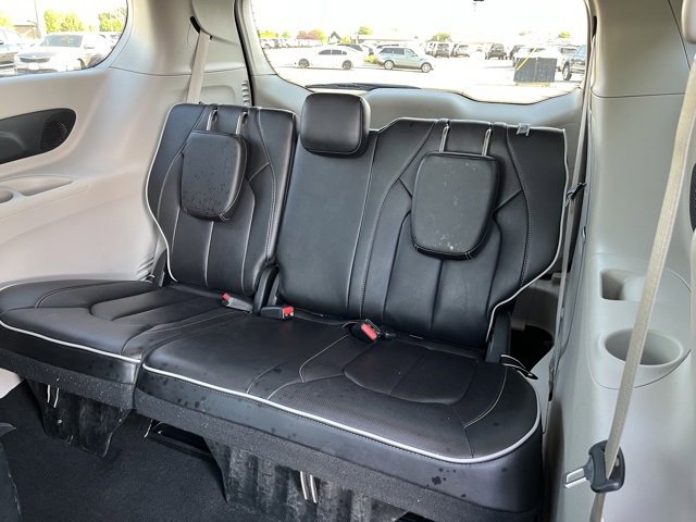 Used 2023 Chrysler Pacifica Limited image 32