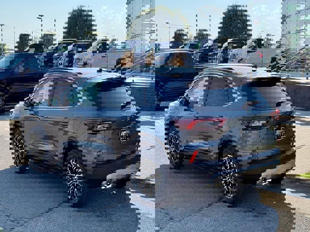 New 2026 Ford Escape SE image 3