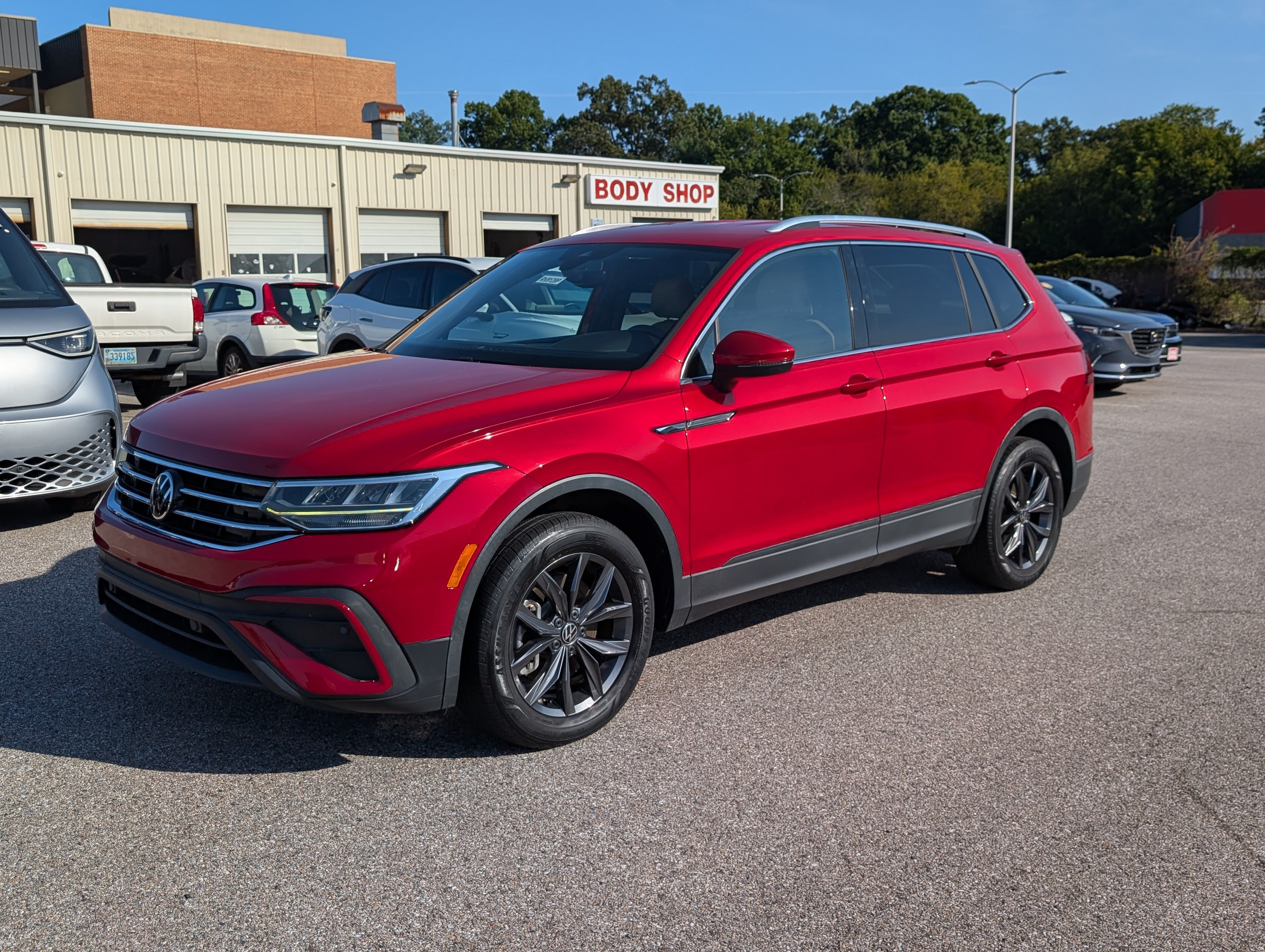 Used 2023 Volkswagen Tiguan SE FWD image 7