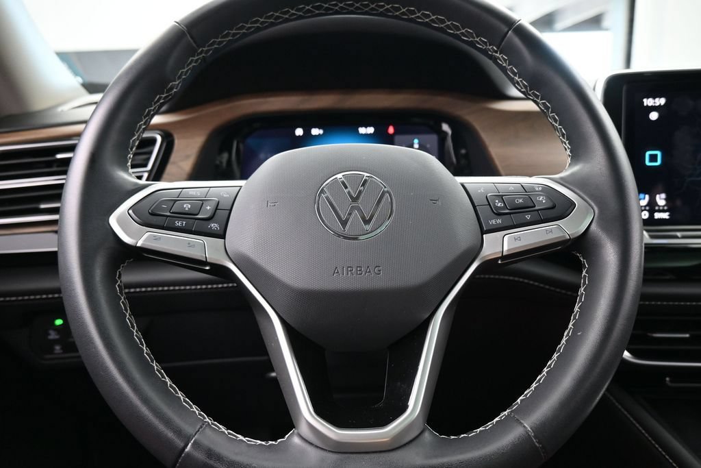 Used 2024 Volkswagen Atlas SE w/ Panoramic Sunroof Package FWD image 28