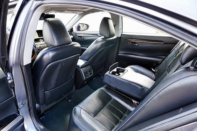 Used 2017 Lexus ES 350 w/ Luxury Package image 18