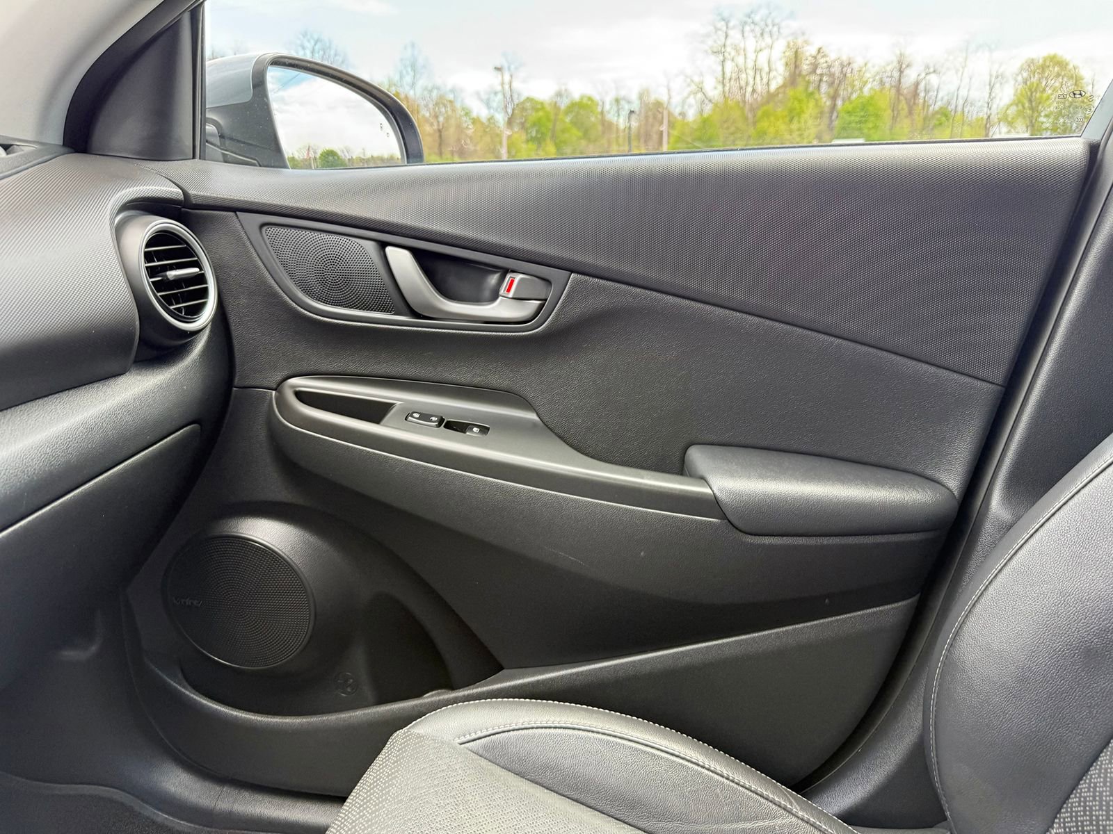 Used 2021 Hyundai Kona Ultimate w/ Cargo Package AWD/4WD image 37