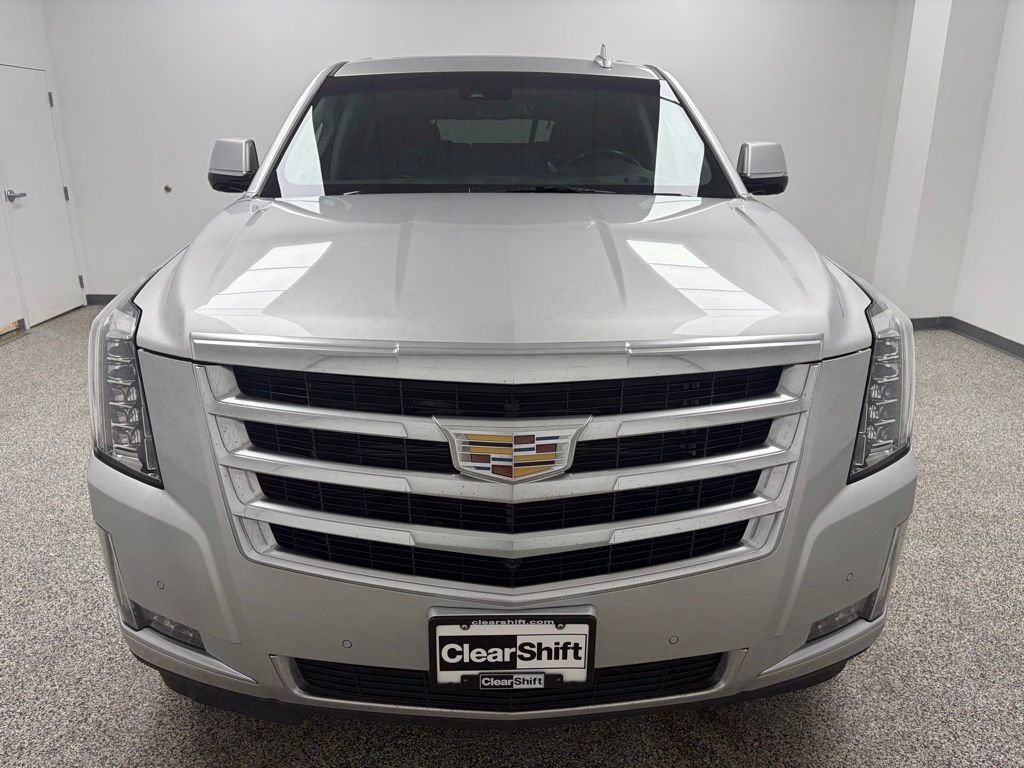 Used 2017 Cadillac Escalade ESV Luxury AWD/4WD image 2