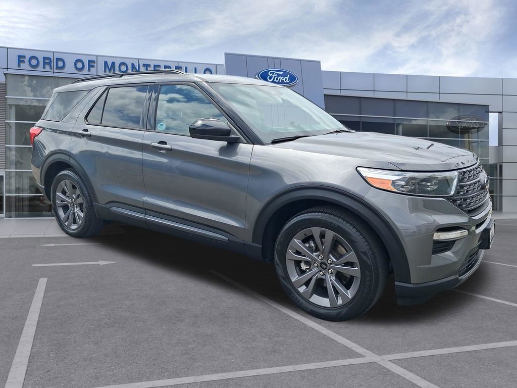 Used 2023 Ford Explorer XLT w/ Equipment Group 202A RWD image 2