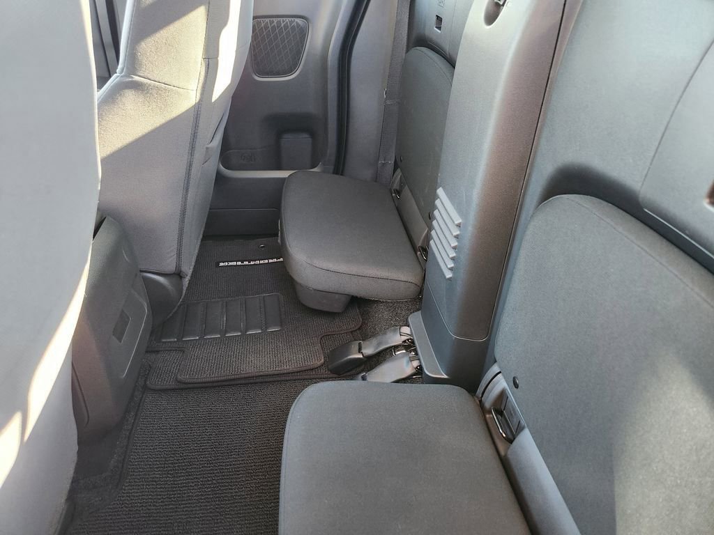 Used 2025 Nissan Frontier S image 18