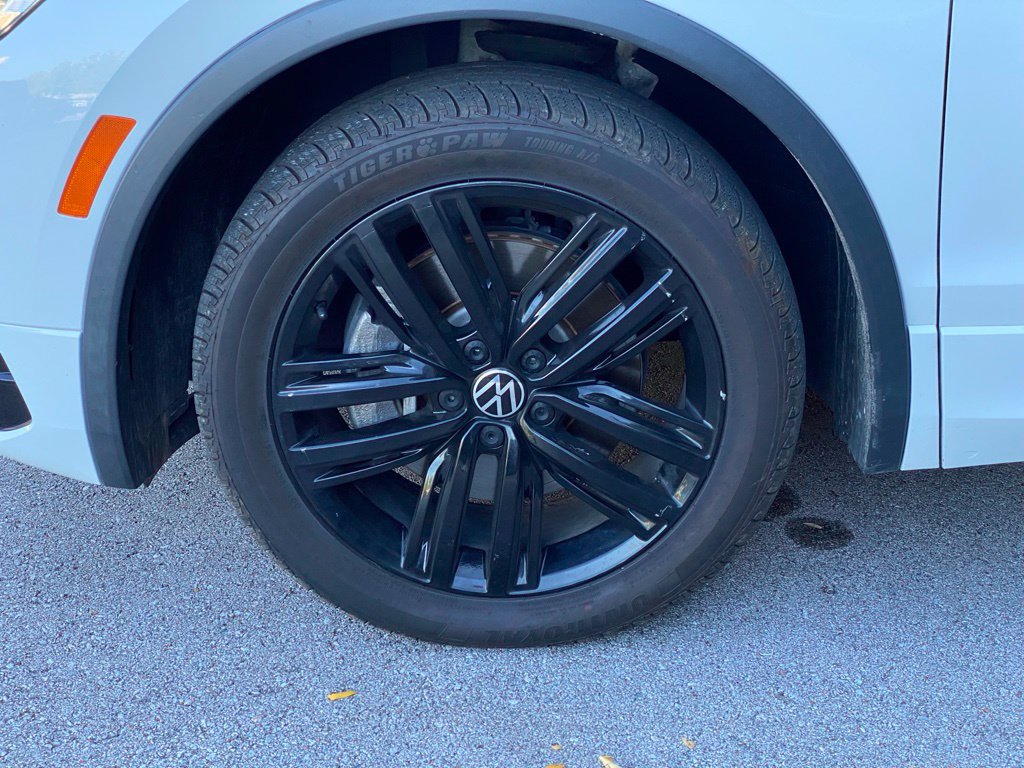 Used 2022 Volkswagen Tiguan SE R-Line FWD image 5