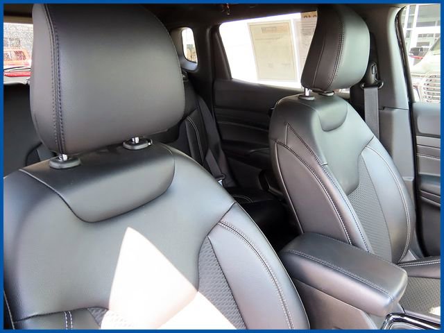 Used 2023 Jeep Compass Latitude w/ Sun and Sound Group AWD/4WD image 9