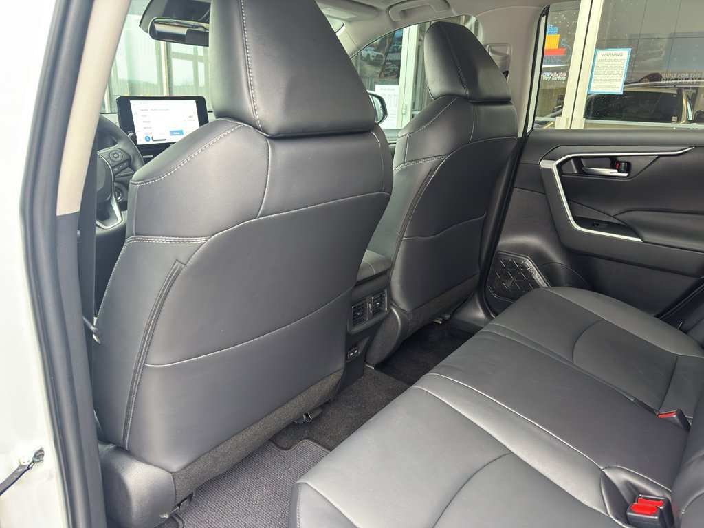 Used 2023 Toyota RAV4 XLE Premium image 7