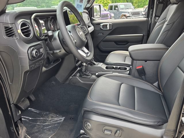 New 2026 Jeep Wrangler Unlimited Sahara AWD/4WD image 14