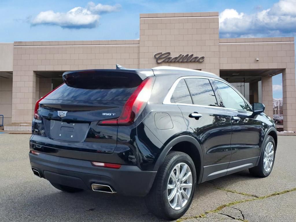 Used 2022 Cadillac XT4 Luxury w/ Cold Weather Package image 4