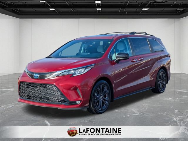 Used 2024 Toyota Sienna XSE image 1