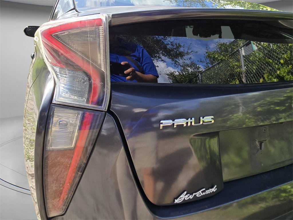 Used 2017 Toyota Prius Four image 6