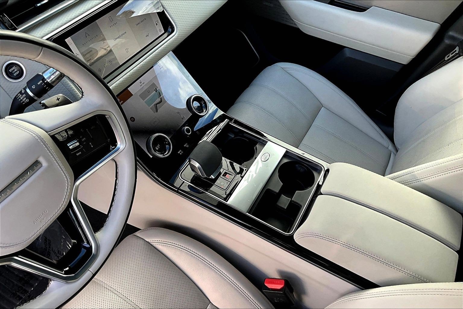 Used 2023 Land Rover Range Rover Velar R-Dynamic S image 17