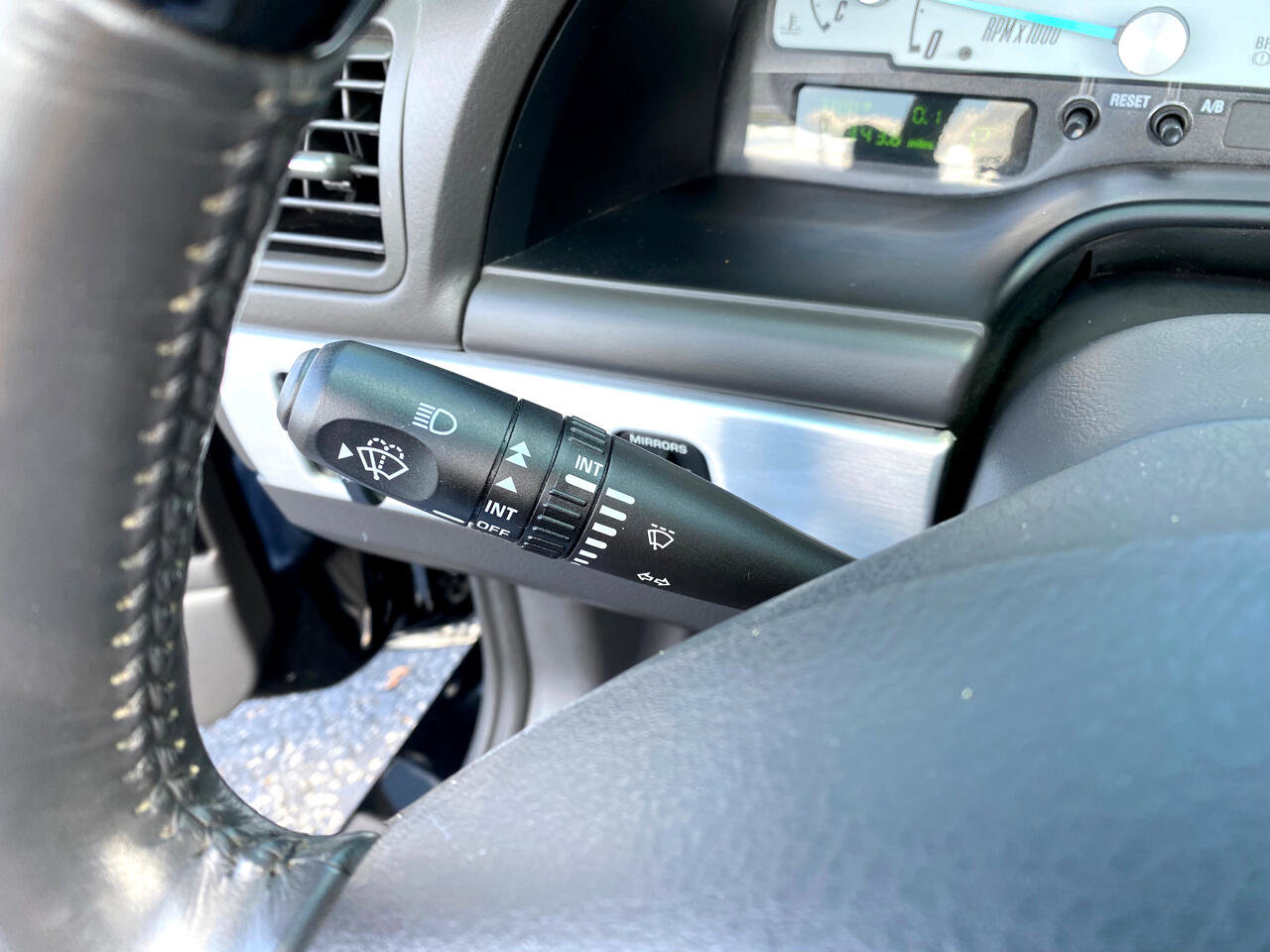 Used 2002 Ford Thunderbird Deluxe image 29