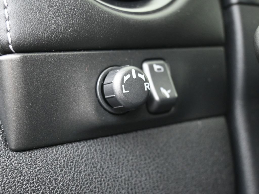 Used 2014 Nissan GT-R Premium image 17