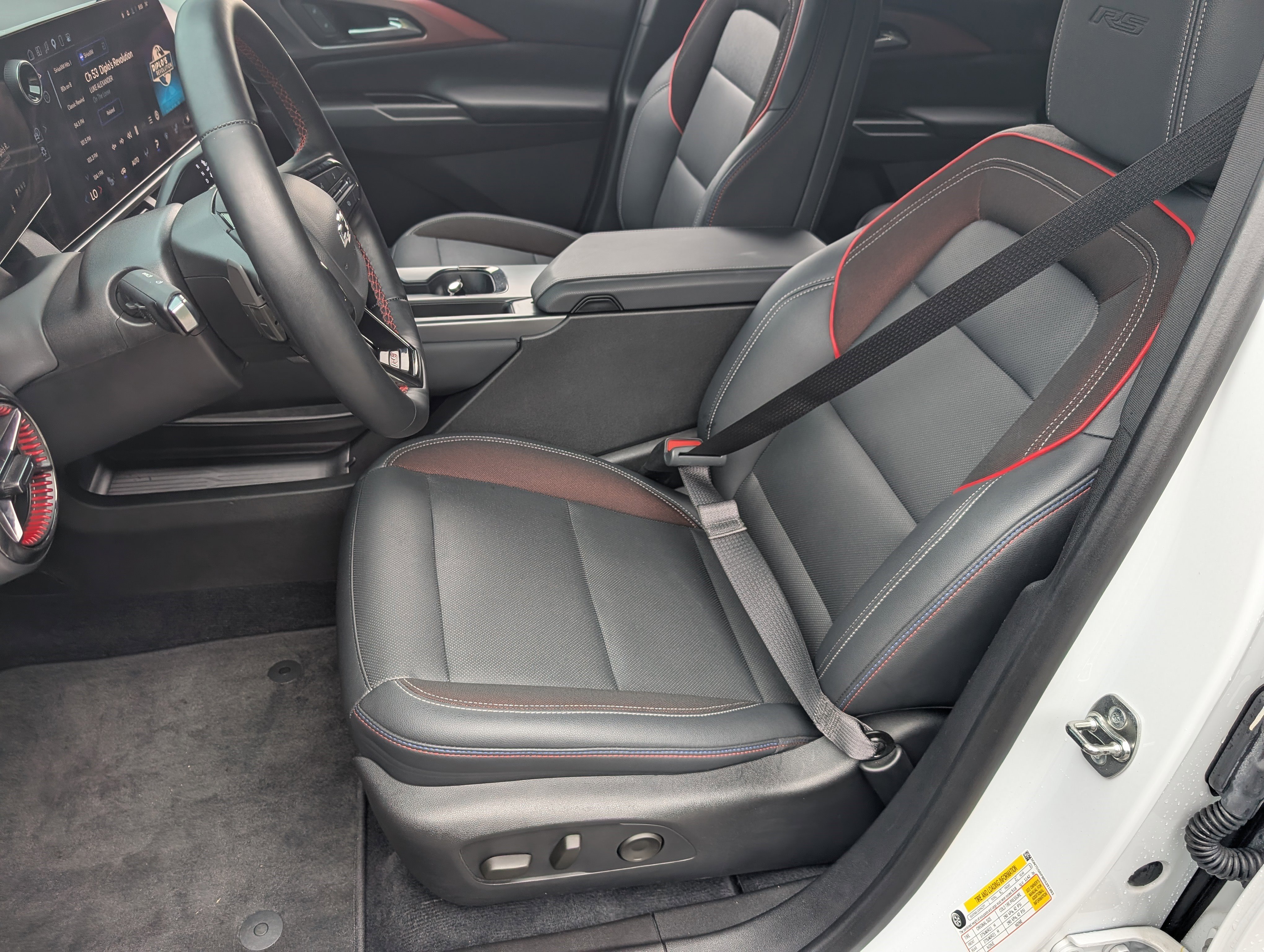 Used 2024 Chevrolet Equinox EV RS FWD image 16